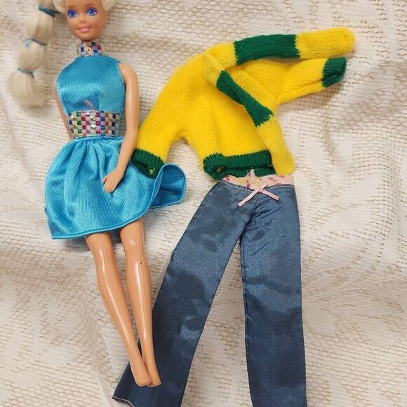 Barbie doll and outfits - Picture 2 of 8